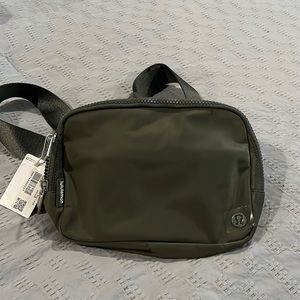 Lululemon everywhere belt bag large